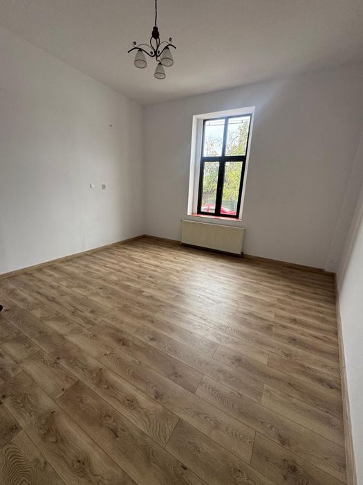 Casa spatioasa 5 camere + curte 600 mp – ideală locuință sau birouri