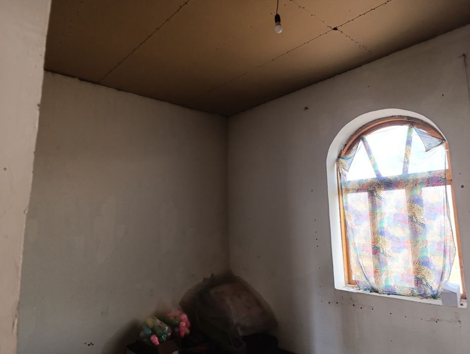 Hovli sotiladi toliq qurib bitqazilmagan