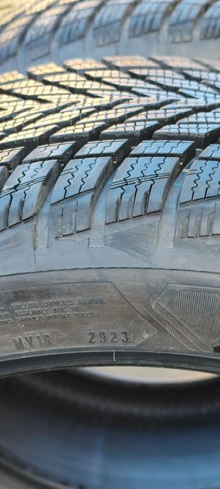 Зимни гуми Гудиър 225 45 18
