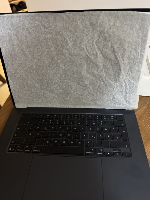 Macbook Air 15” M4 2025 nou