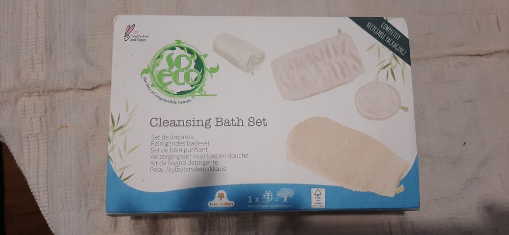 Намален Чисто Нов почистващ комплект за лице и тяло за баня 4 части