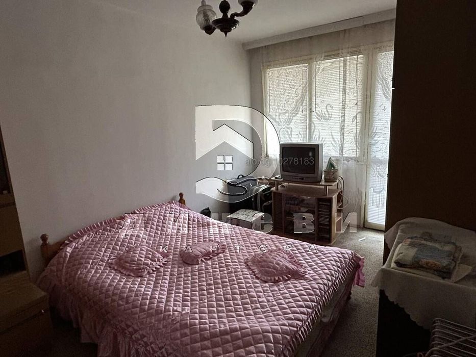 Двустаен апартамент плюс кухня в Опълченски