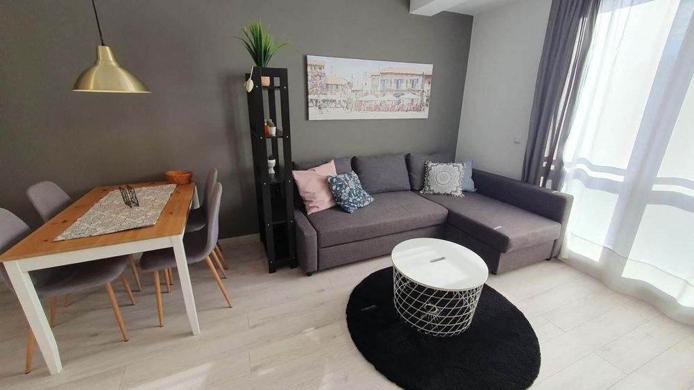 Дава се под наем Тристаен апартамент в Варна, Център - 90 кв.м за 716 € - Снимка #1