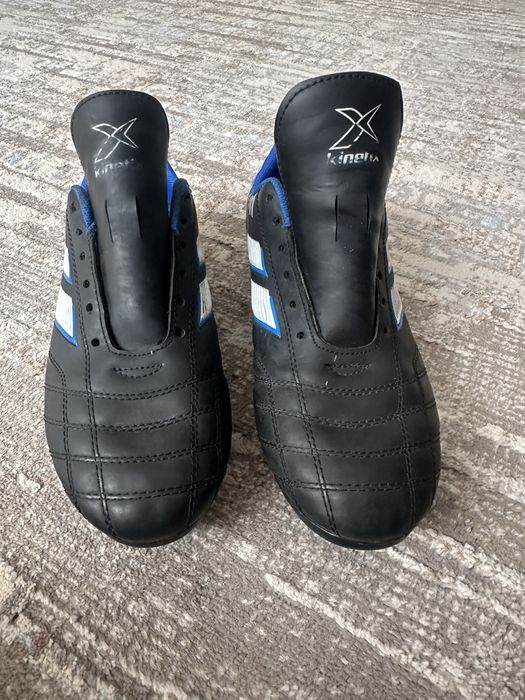 Футболные бутсы kinetix