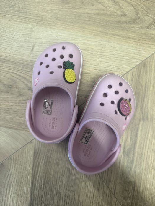 Розовые Crocs для девочки