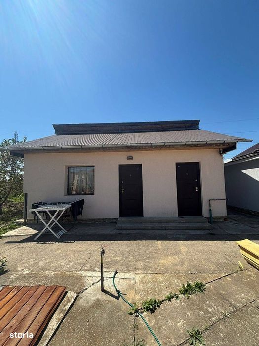 De vanzare casa situata la 5 minute de Roman, teren de 1.070mp 82.000e