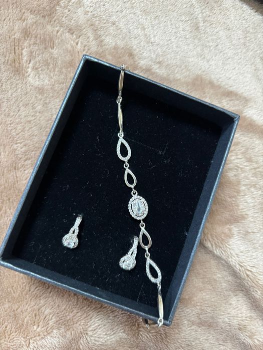 Сет гривна и обеци с цирконий