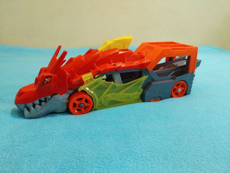 Hot wheels  автовоз дракон