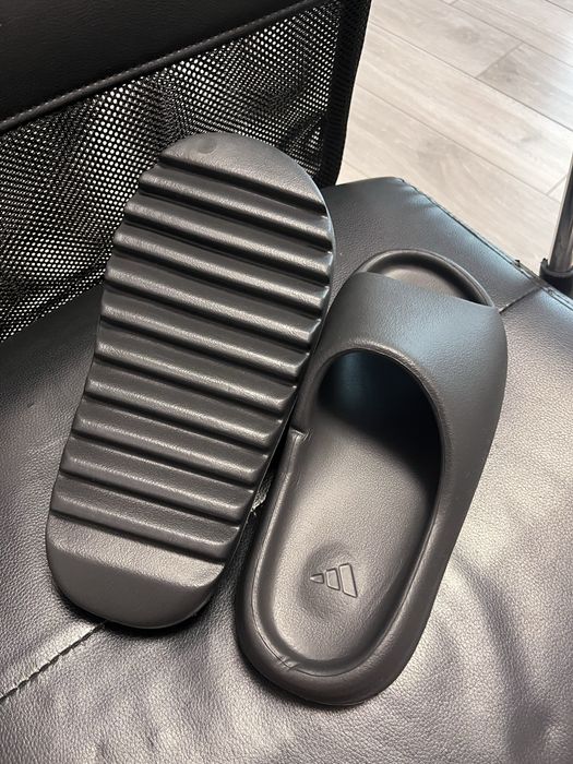 Yeezy slides onyx unisex
