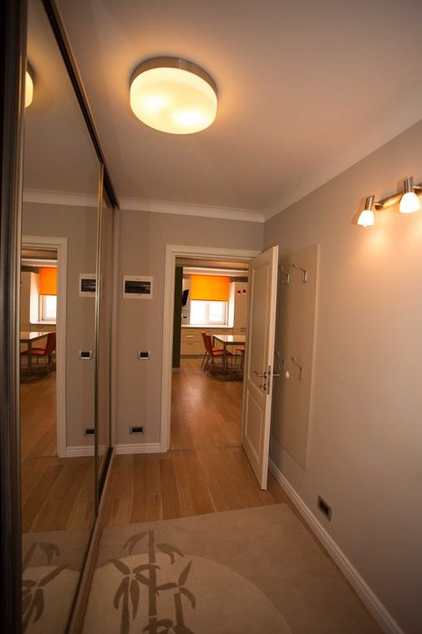 Inchiriez apartament 3 camere, mobilat si utilat, proaspat zugravit