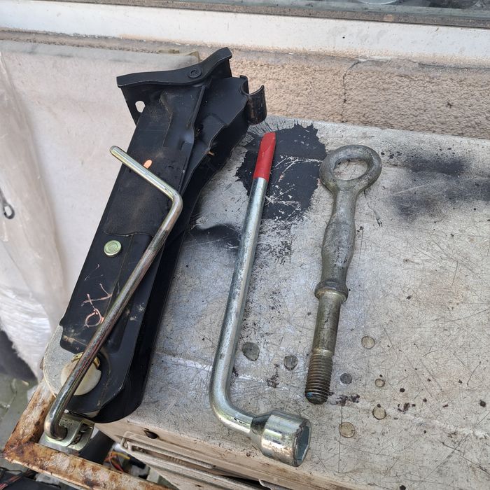 Оригинален крик за Volvo S60.S80.V70 2000/2007г.Renault Laguna 0