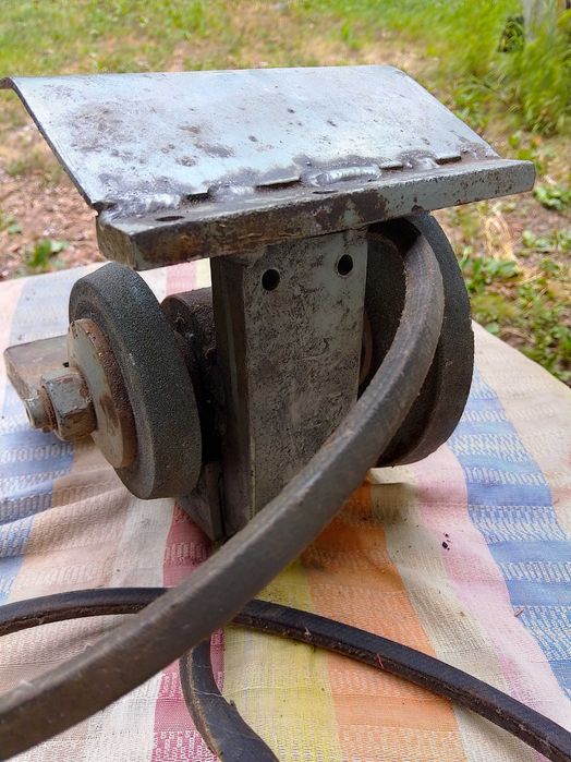 Шмиргел за заточване на стругарски ножове