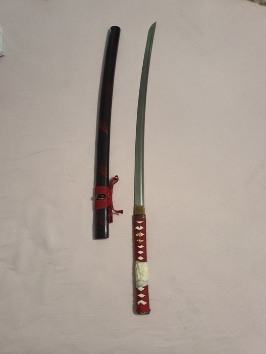Katana decorativă de colecție – Eleganță și putere într-o singură pies