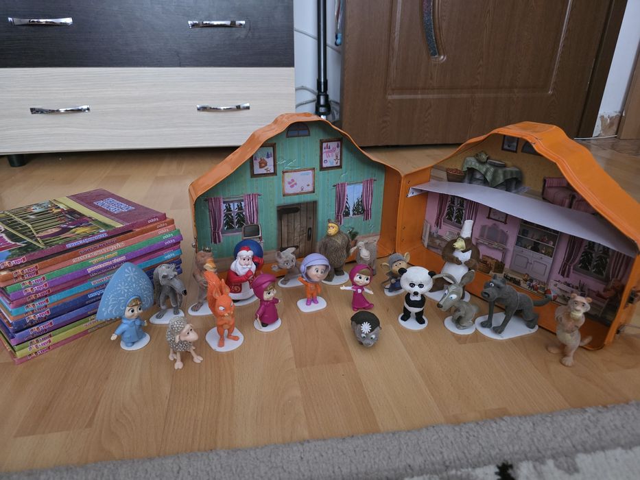 Colecție carti Masha si Ursul + personaje + casa metal