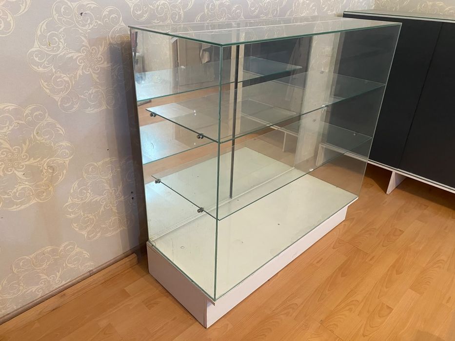 Срочно продам торговые витрины