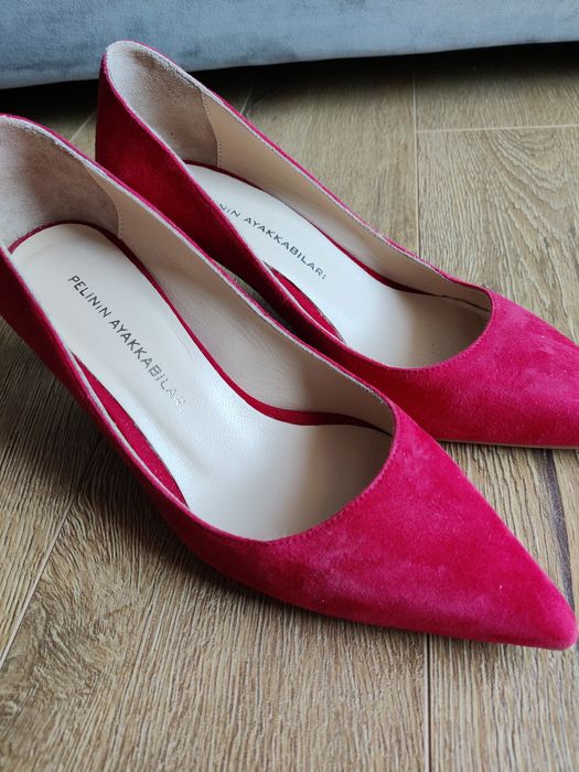 Стилето токчета велурени