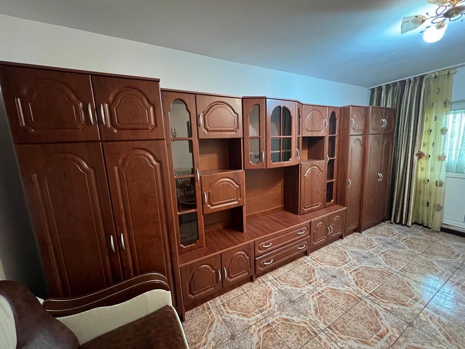 Mobilier sufragerie compus din mai multe piese