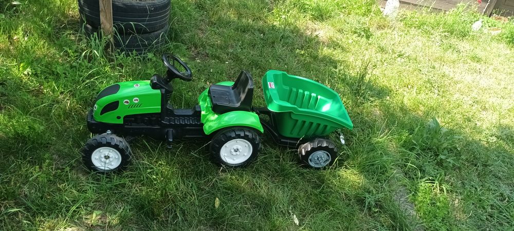 Tractor cu pedale si cu remorca