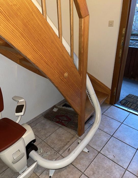 Scaun lift persoane cu dizabilitati