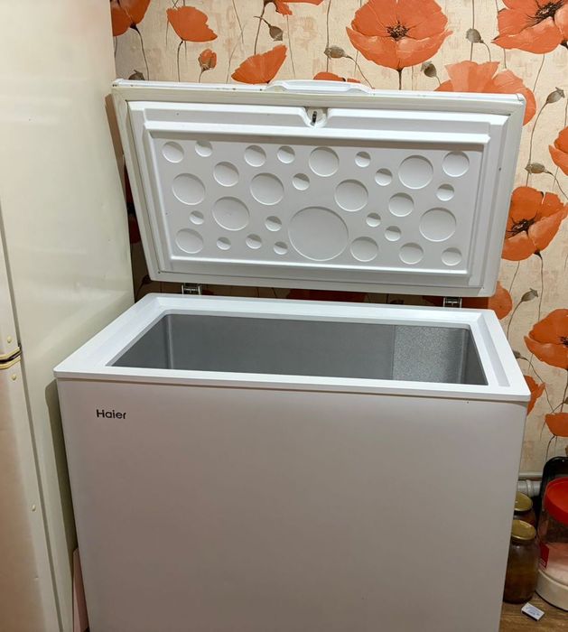 Морозильник почти новый