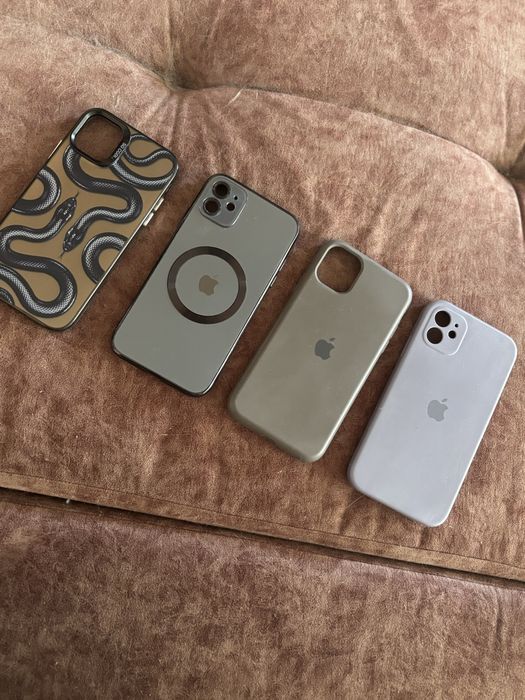 Продам чехлы на iPhone 11.