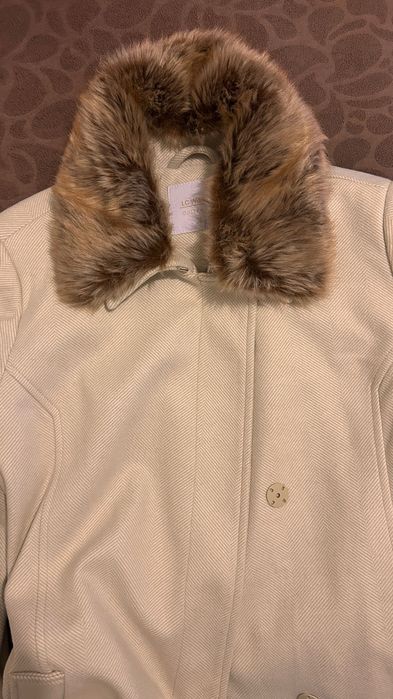 Дамско бежаво палто