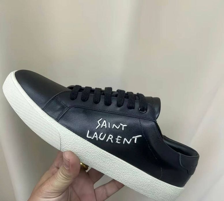 Кроссовки от бренда Saint Laurent