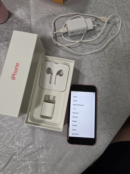 Продавам iPhone SE 2020 с 64GB