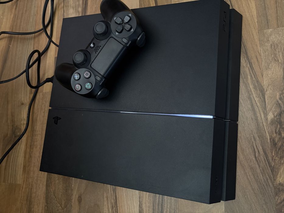 Vand Ps4 în stare bună
