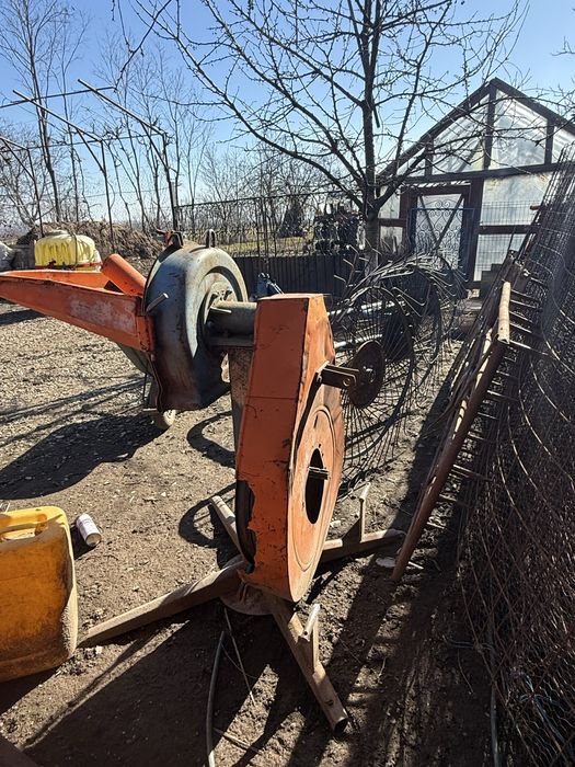 Moara cu ciocanele dupa tractor