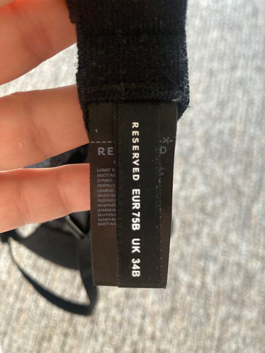 Sutien Reserved cu burete push-up și cu armătură, marimea 75B