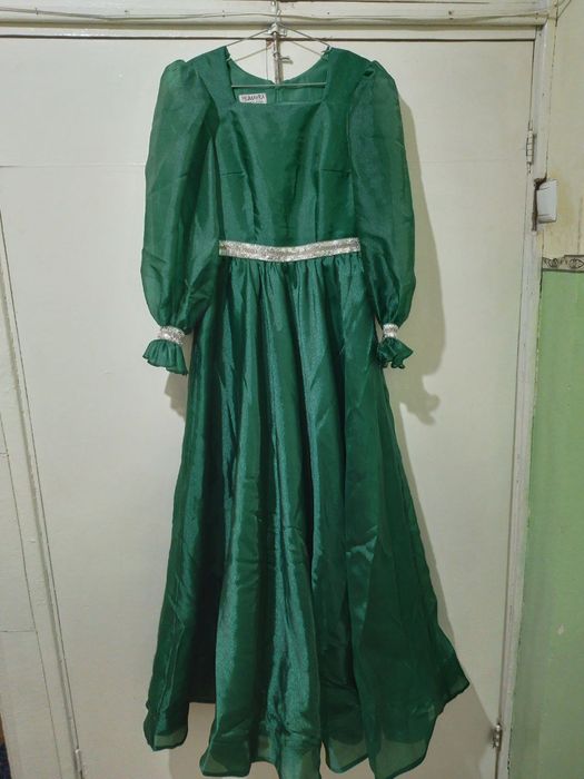 Vecherniy ko'ylak  1 marta kiyilgan 46 razmer 1 millon