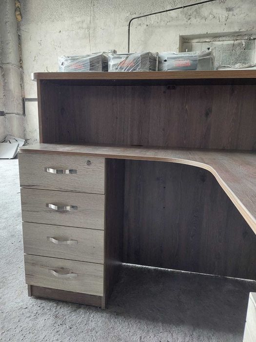 Продам стол ресепшн