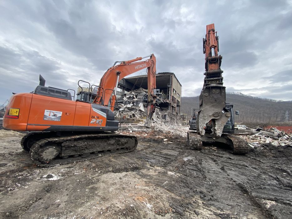 Inchiriez Excavator/Buldozer/Autogreder/Cilindru compactor/Trailer