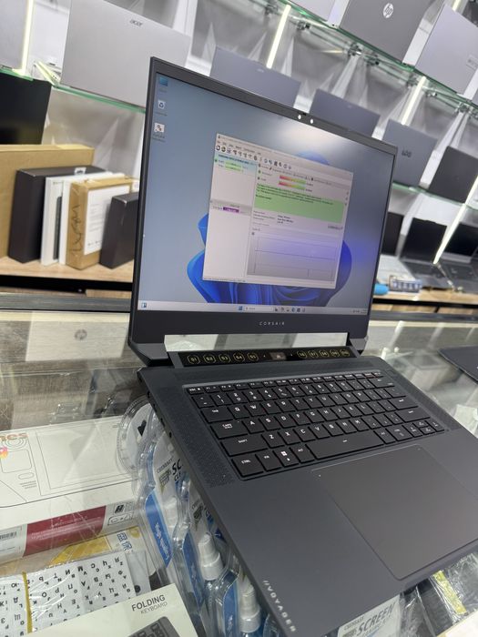 Corsair VOYAGER 16.0 QHD 240Hz IPS R9-6900HS DDR5 32  2TB 6800M 12GB