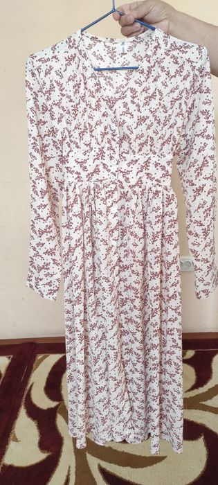 Женский платье...