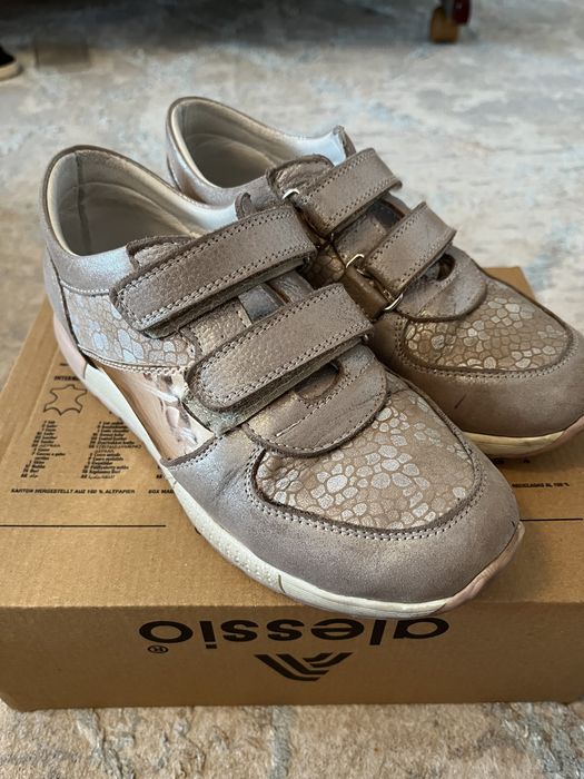 Продам кроссовки