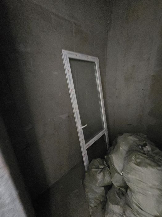 Продам пластик с дверью