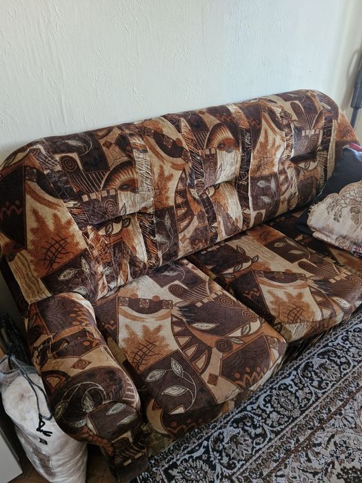 Разтегателен диван