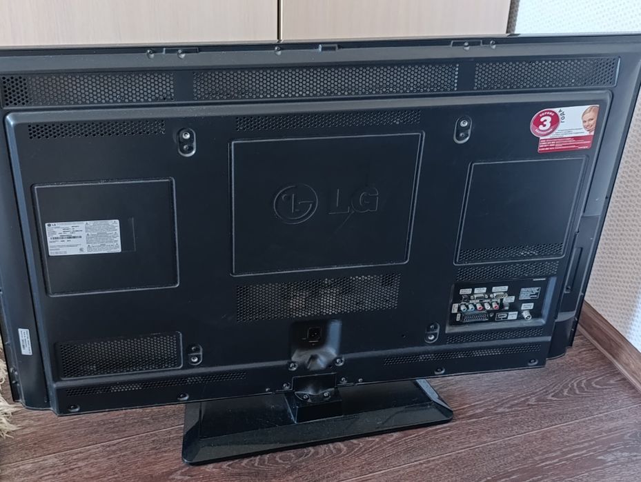 Телевизор LG 42"
