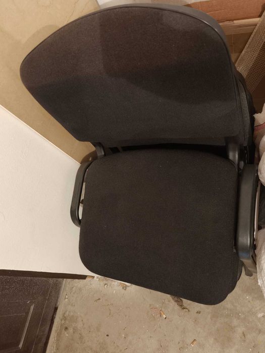 Vand 4 scaune vizitator