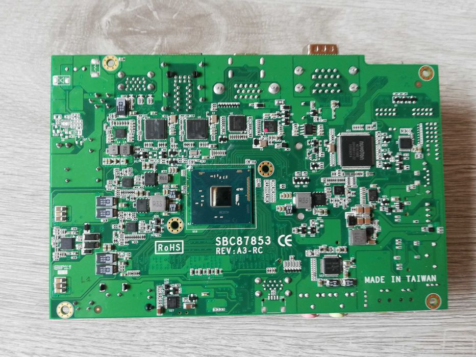 Axiomtek eBox626-853-FL Fanless Embedded PC