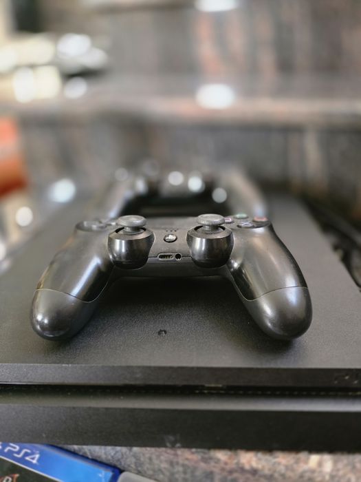 Ps4 slim 1TB + 2бр джойстика