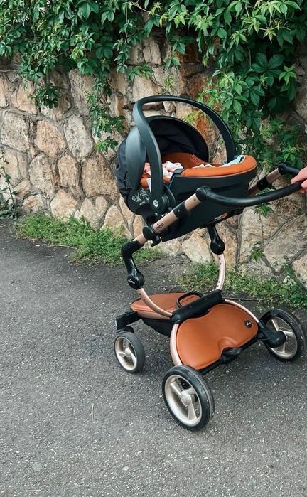 Vând carucior mima xari 3 in 1