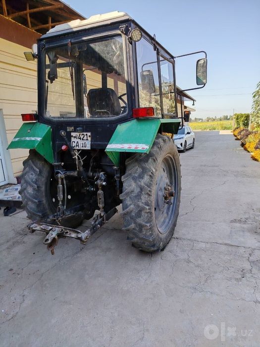 Belarus traktor sotiladi