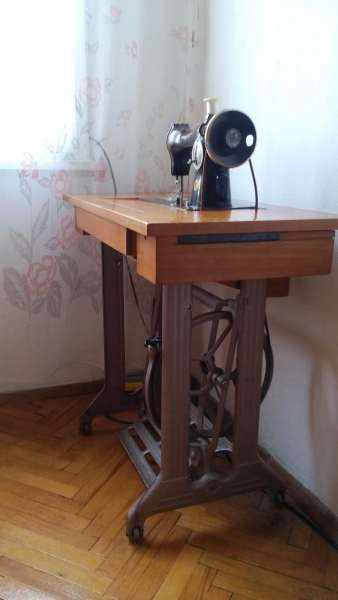 Стара крачна руска шевна машина UNION