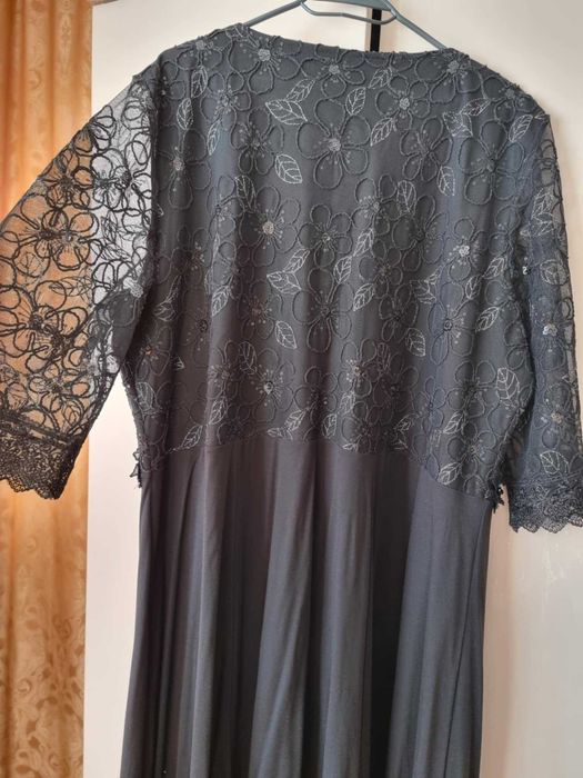 Черна официална рокля. Размер:46