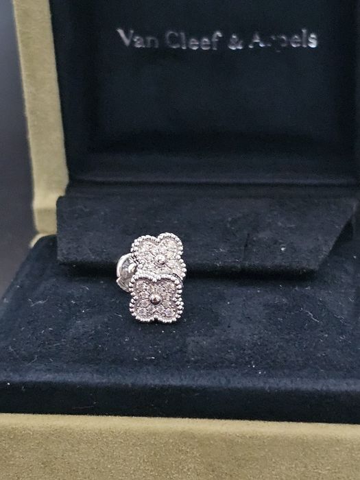Van Cleef & Arpels diamonds обици