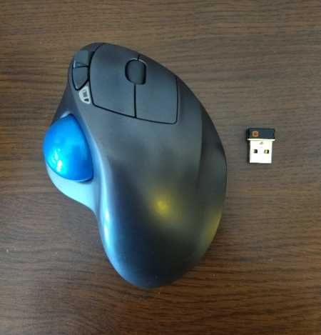 Продавам мишка Logitech M570