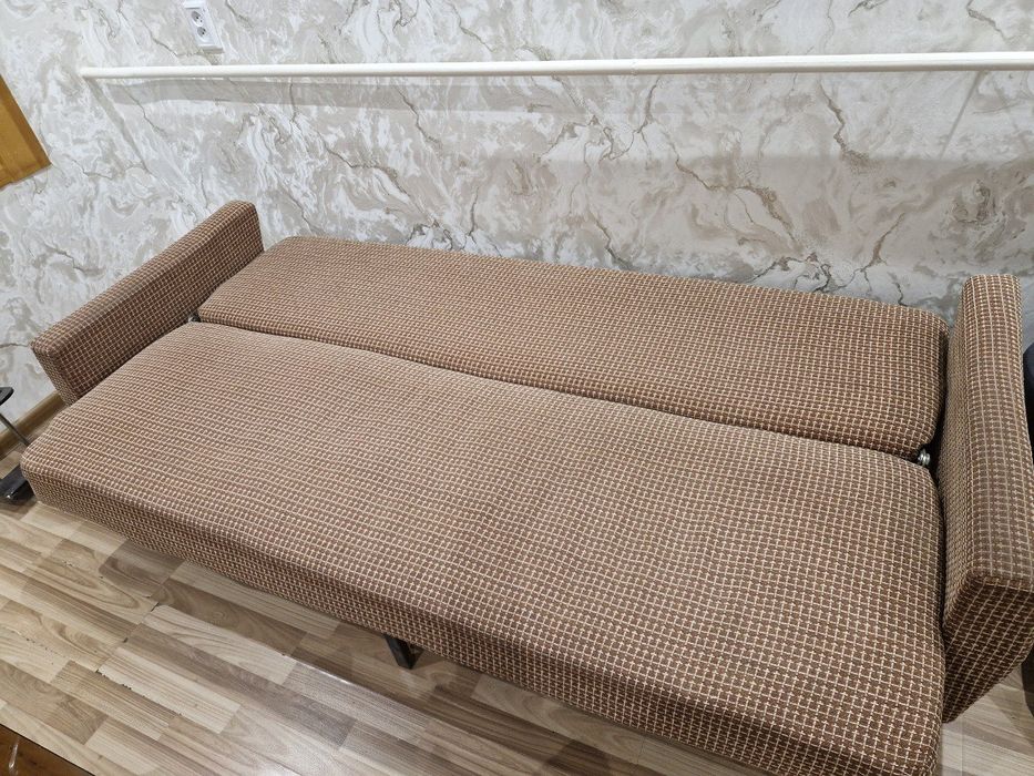 Диван мягкий, в хорошем состоянии.